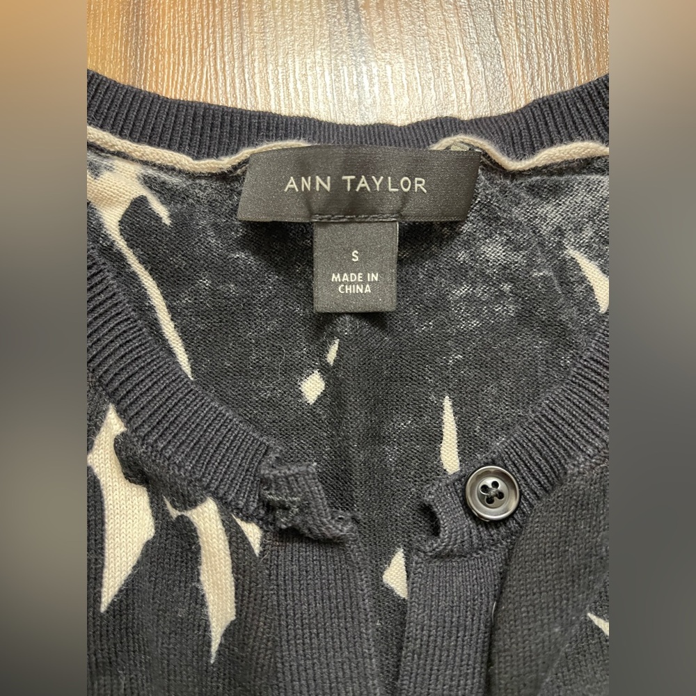Ann Taylor Tropical Palm Pattern Cardigan Sweater - Picture 3 of 6